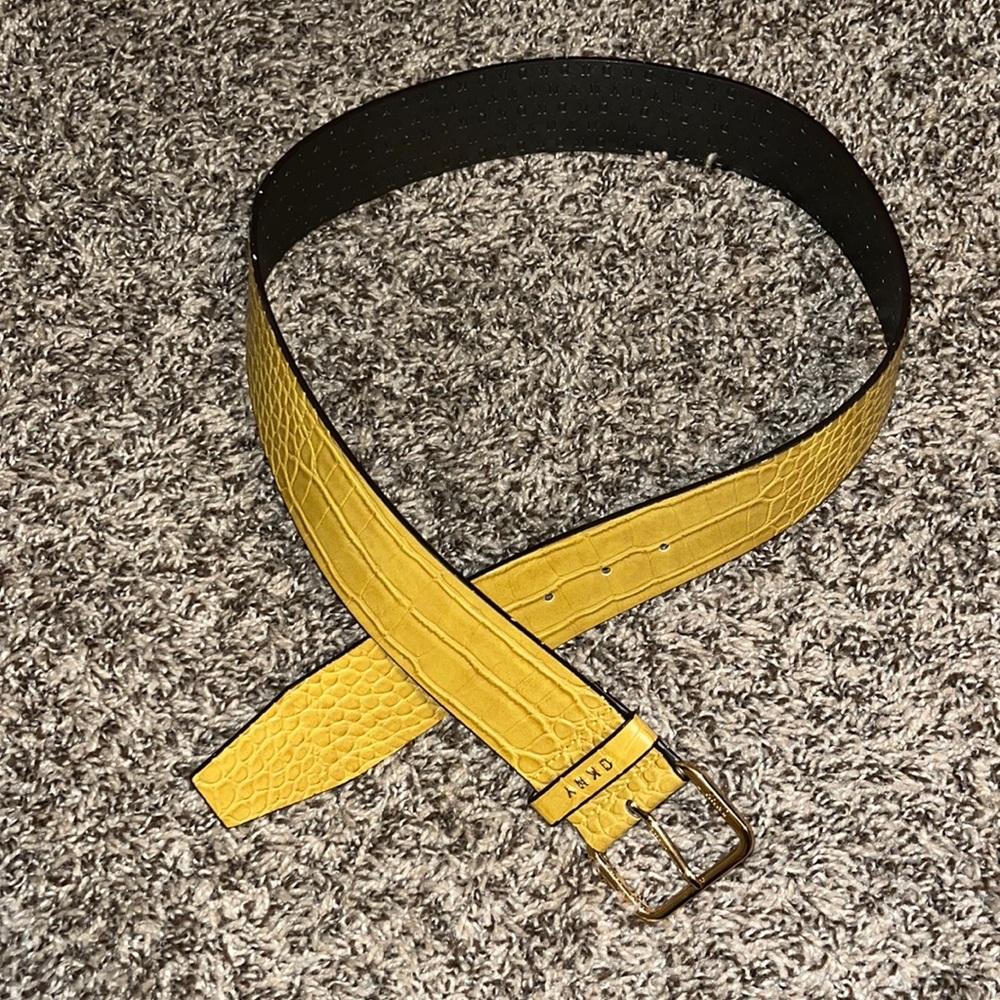 DKNY yellow croc belt size M NWT